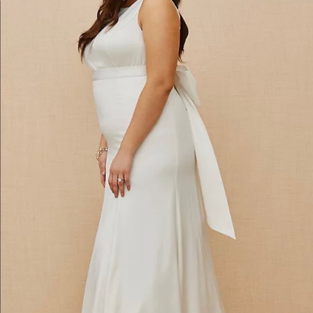 🆕 NWT Torrid ivory satin bow back mermaid wedding dress size 12